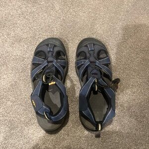8.5 Womens Keens Waterproof Sandals/Outdoor shoes